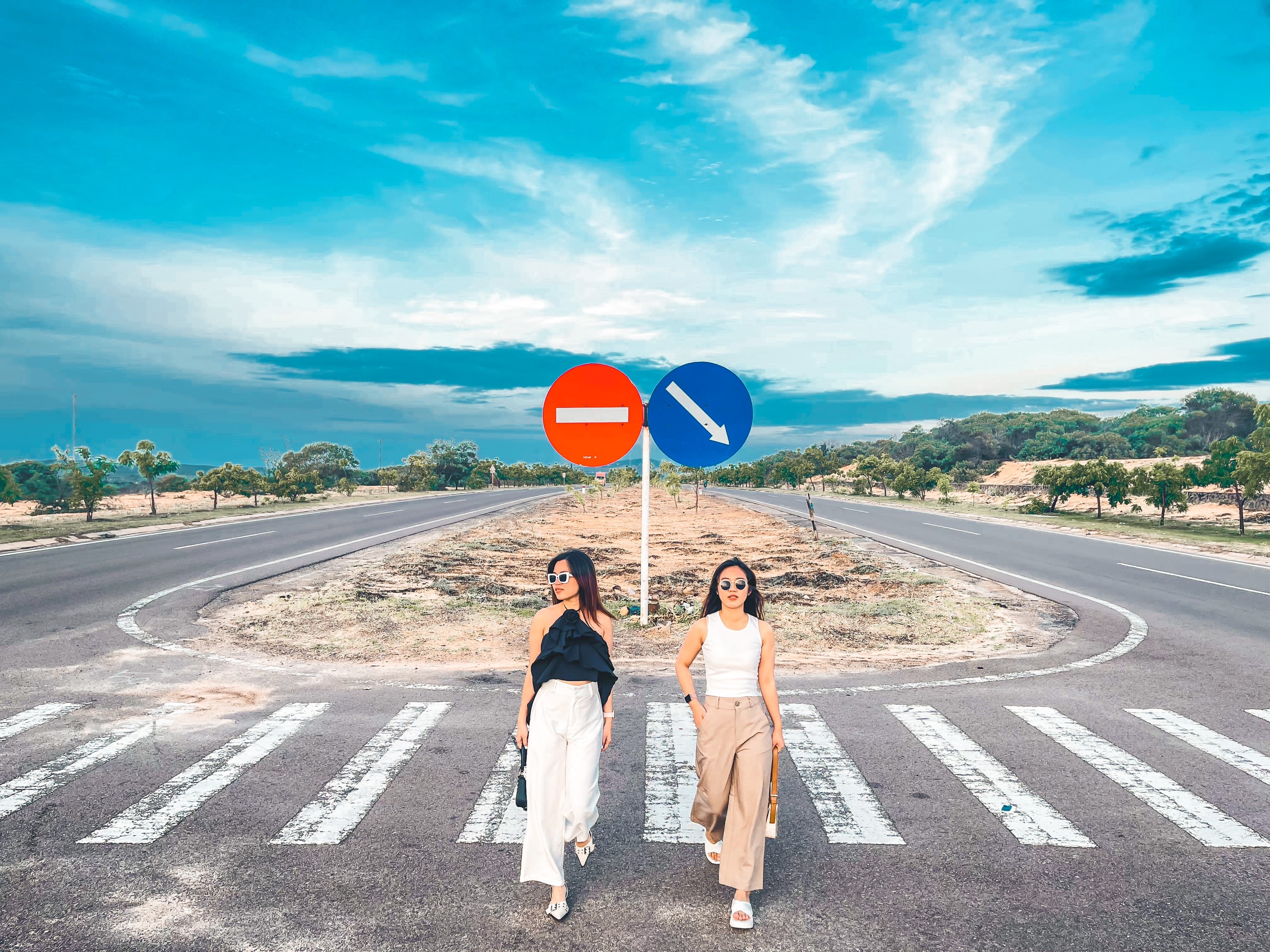Tour Cung đường Bàu Trắng – Đồi cát trắng – Đồi cát đỏ -Làng Chài-Suối Tiên